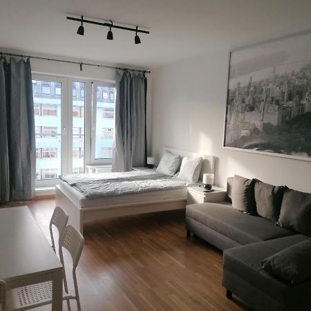 Brand New Studio Apartment #71 With Free Secure Parking In The Center Praga Esterno foto